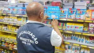 Agência de Metrologia realiza Operação Aulas Seguras no comércio de material escolar e orienta consumidores sobre compras seguras