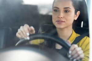 A liberdade do carro próprio: mulheres estão mais dispostas a investir em veículos zero km